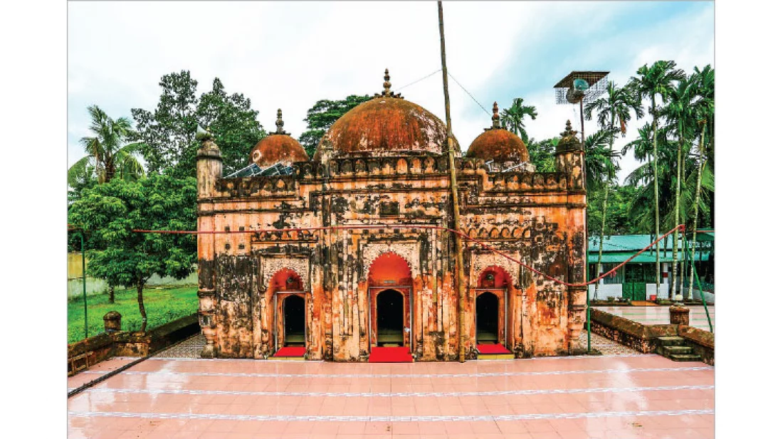 সাড়ে চারশ বছরের পুরোনো বখশী হামিদ মসজিদ