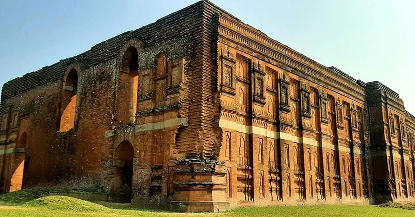 দারাসবাড়ি মসজিদ: নাম বদলে যাওয়া গৌড়ের এক পাঠশালার মসজিদ