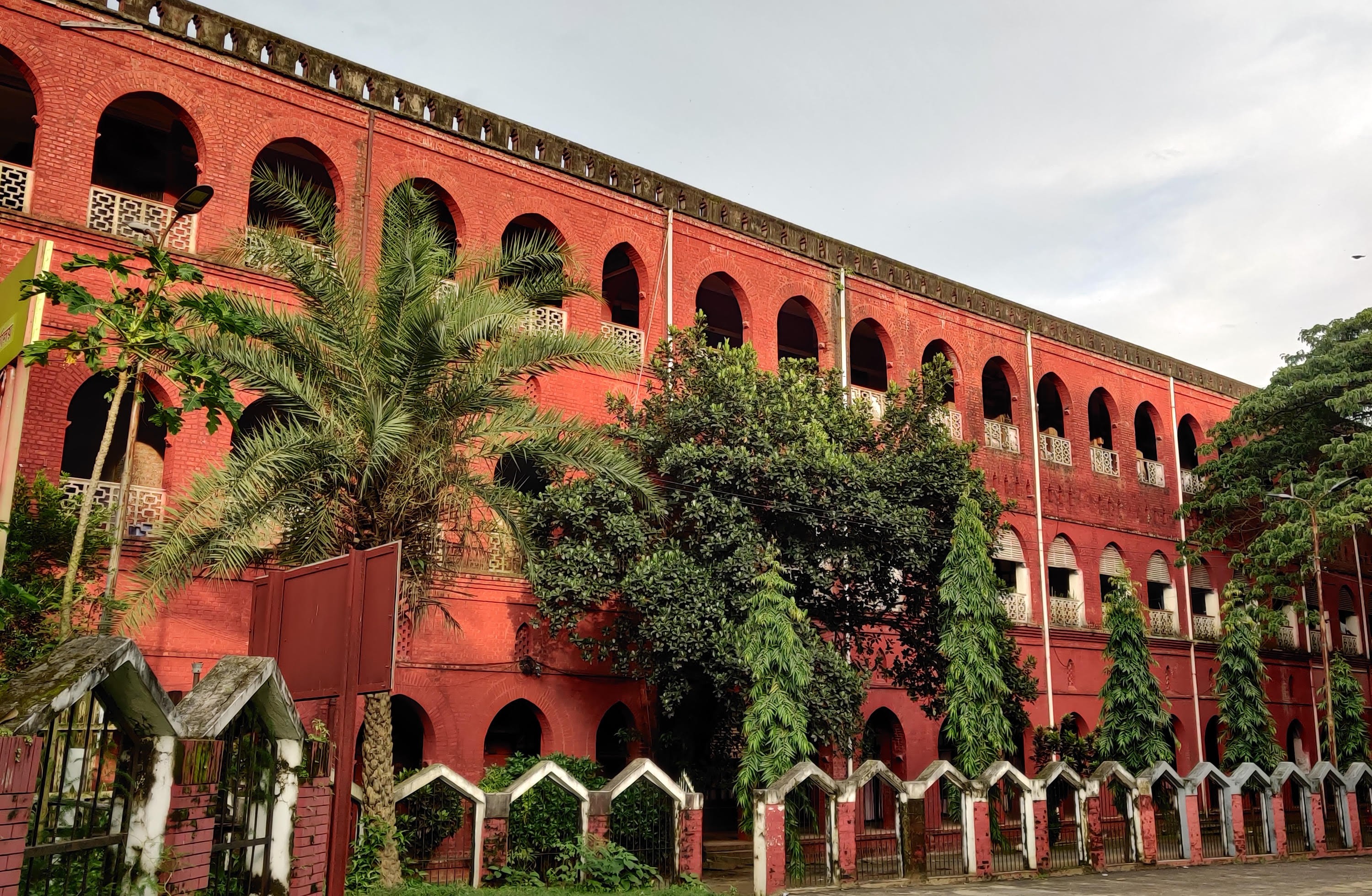 লোহিত পাহাড়ের ছায়ায় শতাব্দী পেরোনো ইতিহাস: সিআরবি ও চট্টগ্রামের রেলওয়ে ঐতিহ্য