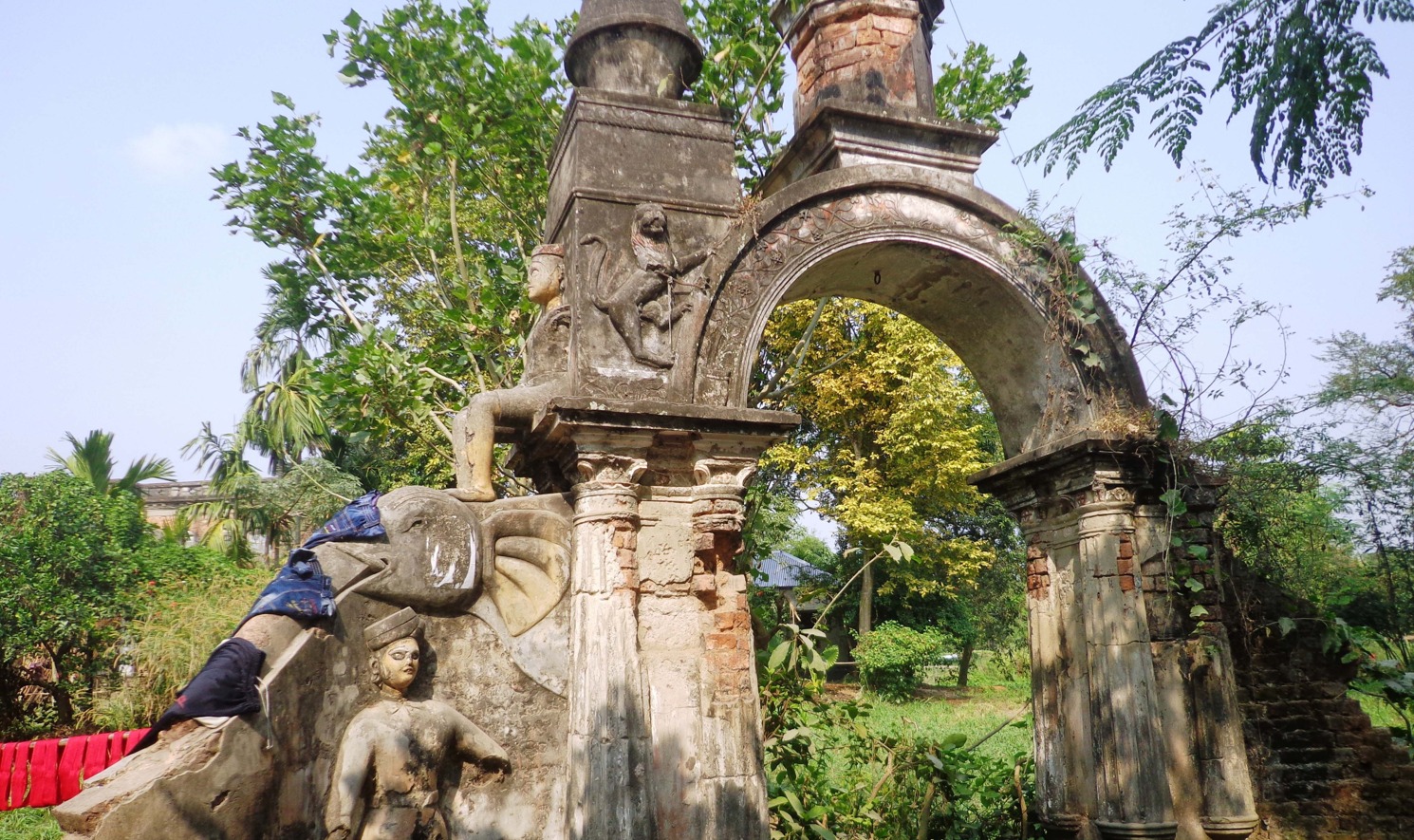 ইতিহাসের সলতেয় জ্বলছে তেরো জমিদার বাড়ির ইতিহাস