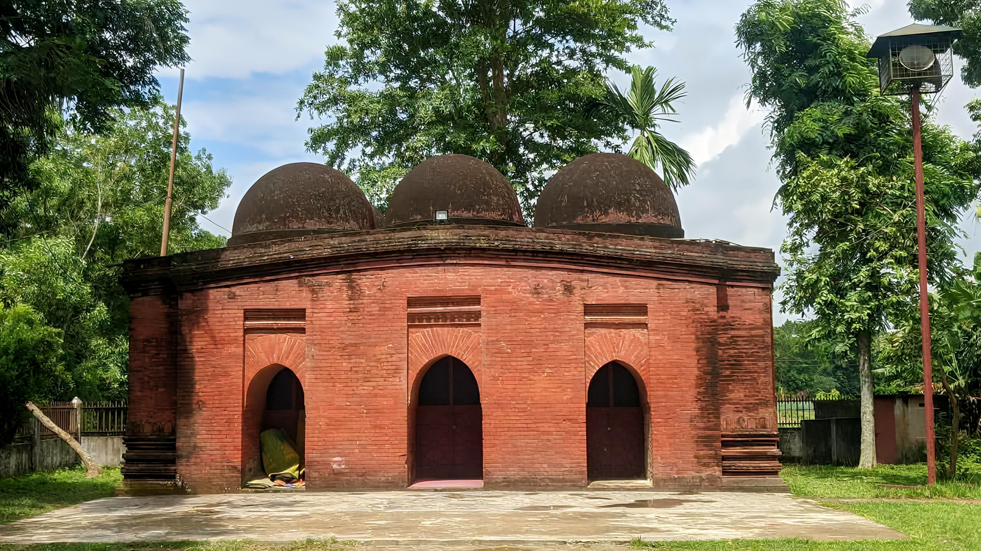 মধ্যযুগের মুসলিম স্থাপত্যের অনন্য নিদর্শন: শর্শদীর ফখরুদ্দীন মুবারক শাহ মসজিদ